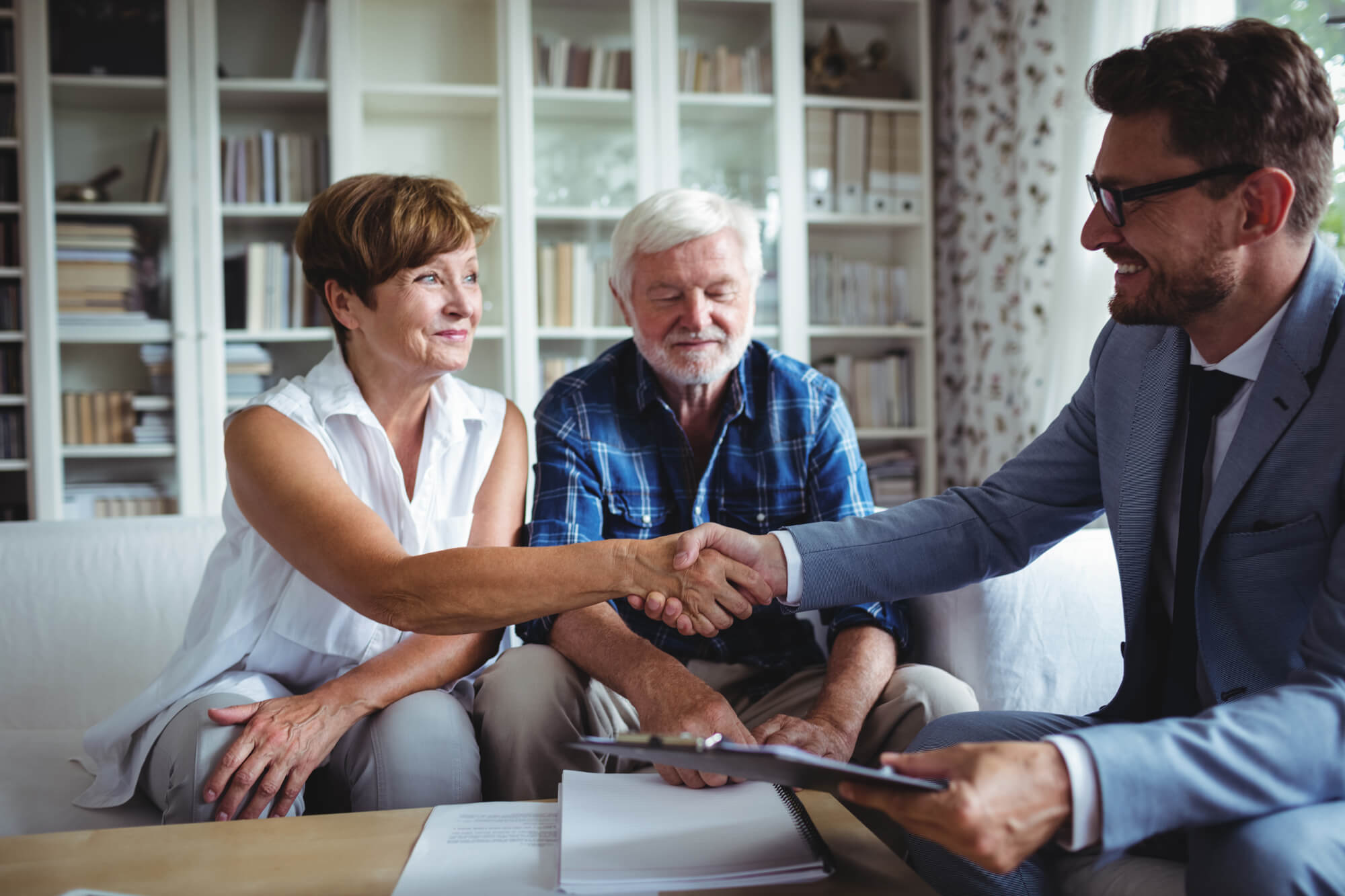 shaking hands with an expert in Payday Loan Debt Consolidation
