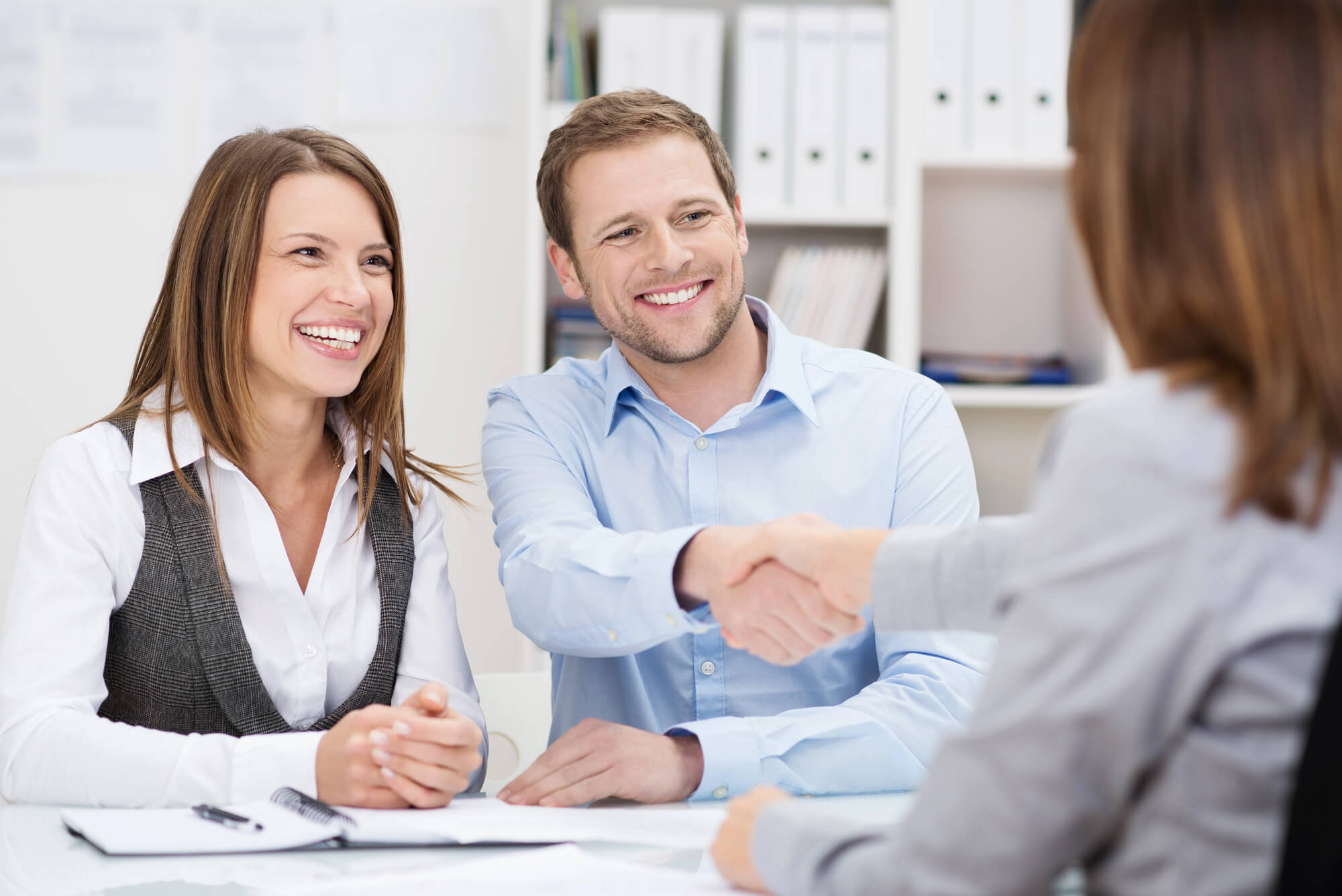couple meeting an expert in Payday Loan Debt Consolidation